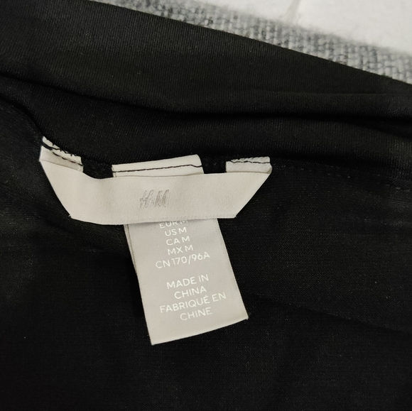 H&M Off the Shoulder Ruched Sleeve Blouse - Medium - Picture 6 of 7